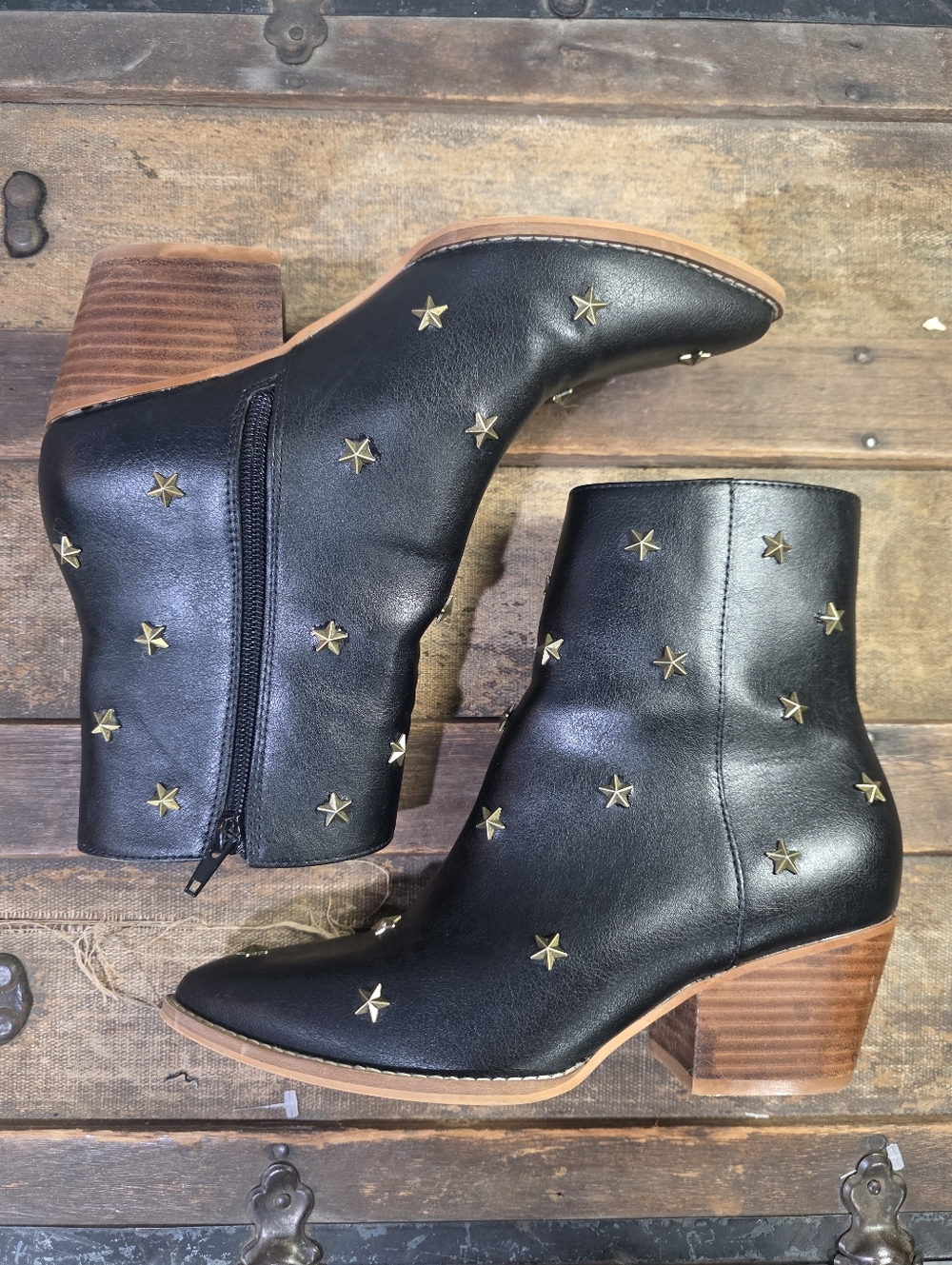 Oasis Society Audrie Star Studded Western Side Zip Vegan Leather Booties. 6.5 - Picture 8 of 12